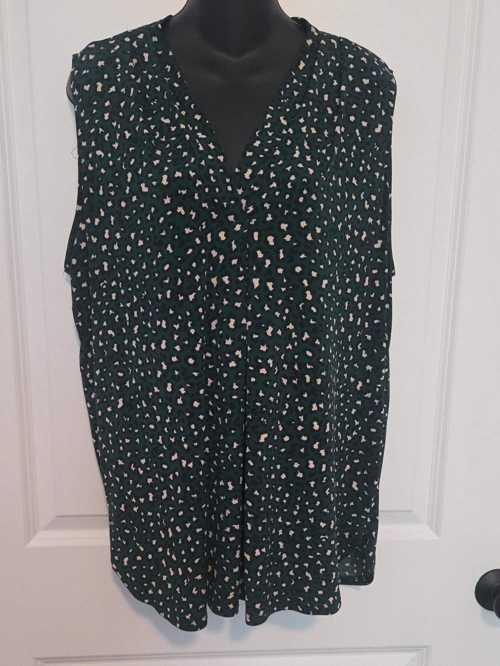 Beacon Dark Green and Cream Printed Sleeveless V-Neck Top IX